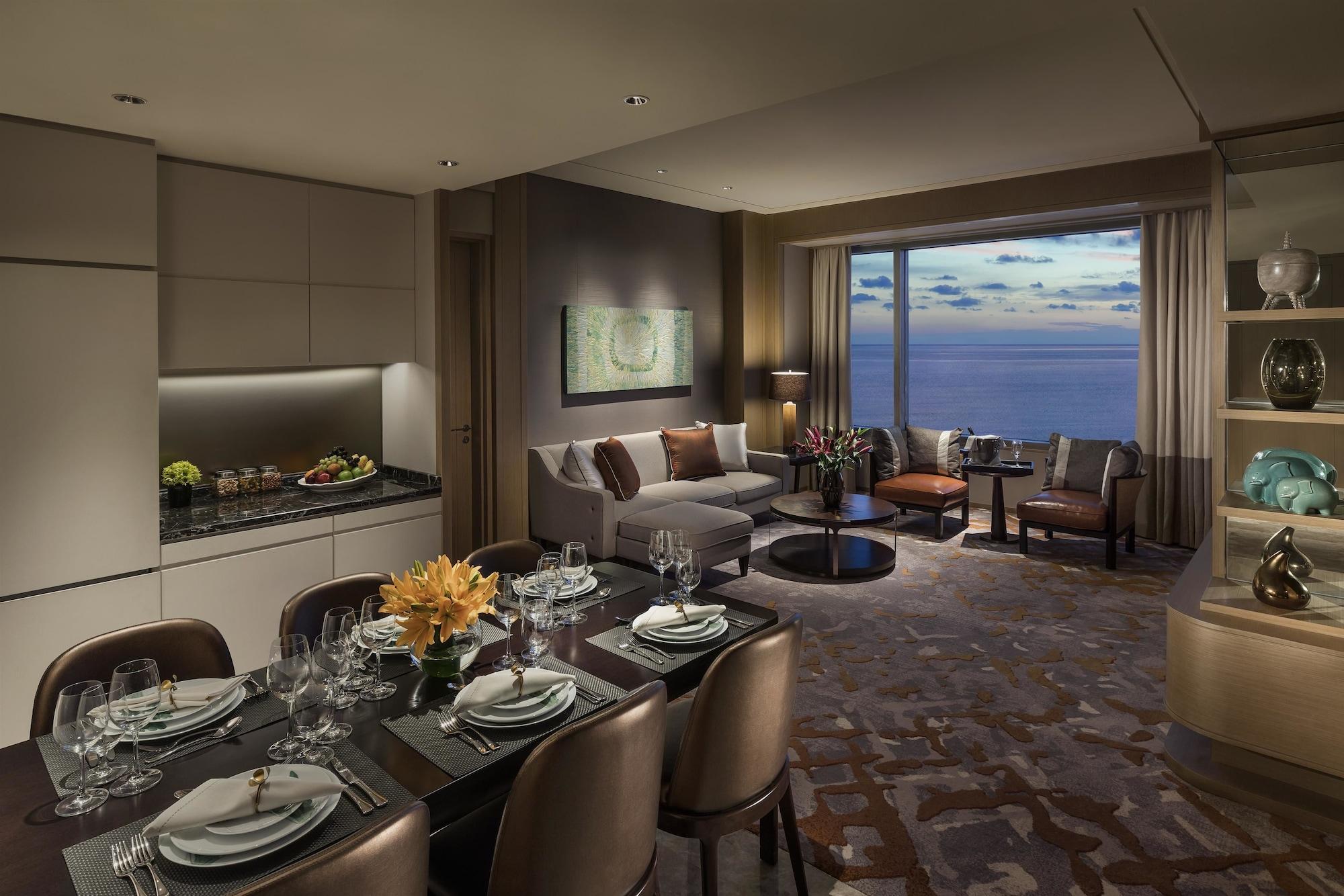 Shangri-La Коломбо Экстерьер фото A suite at The Ritz-Carlton, Osaka