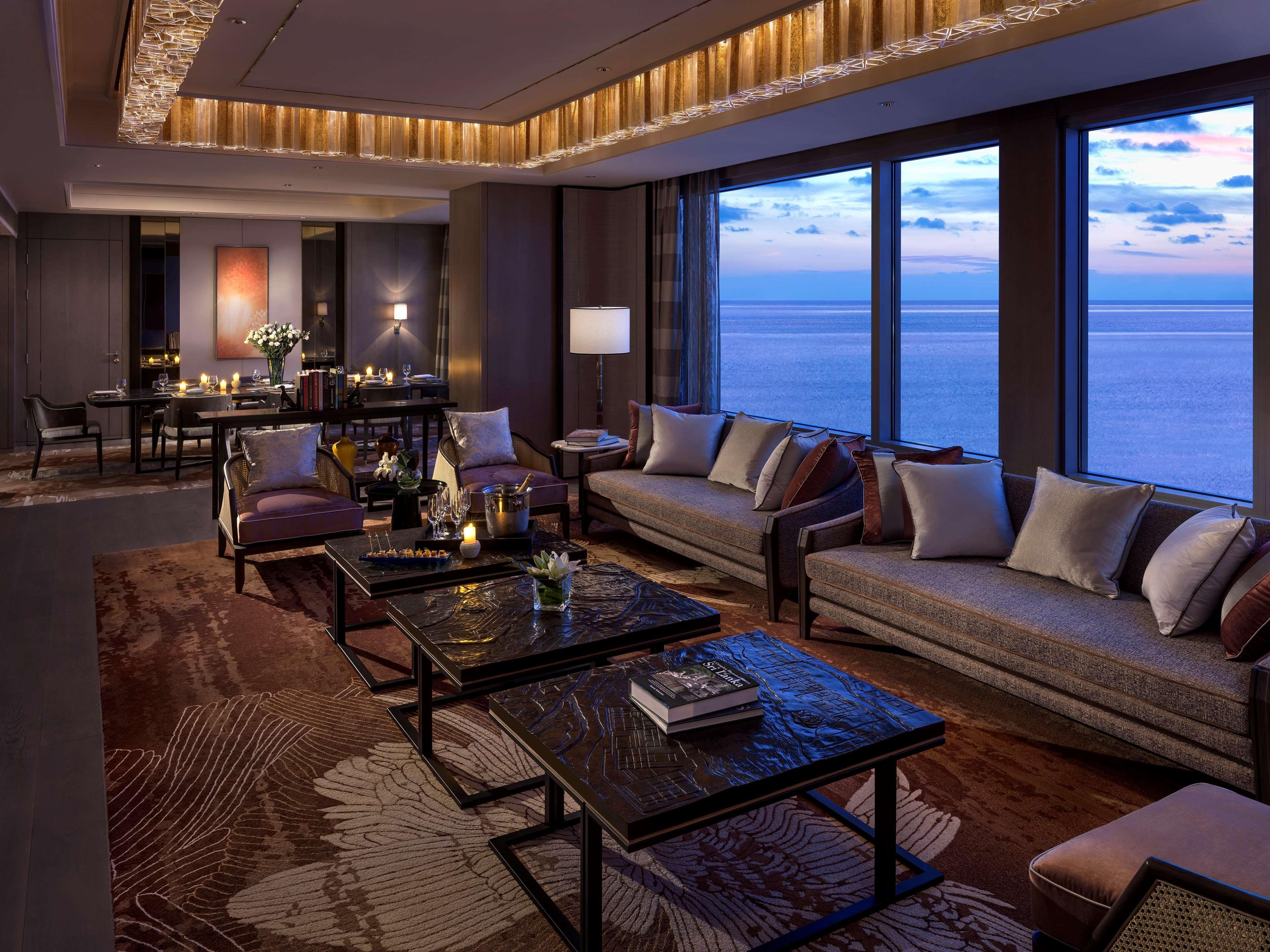 Shangri-La Коломбо Экстерьер фото The living room of a Presidential Suite