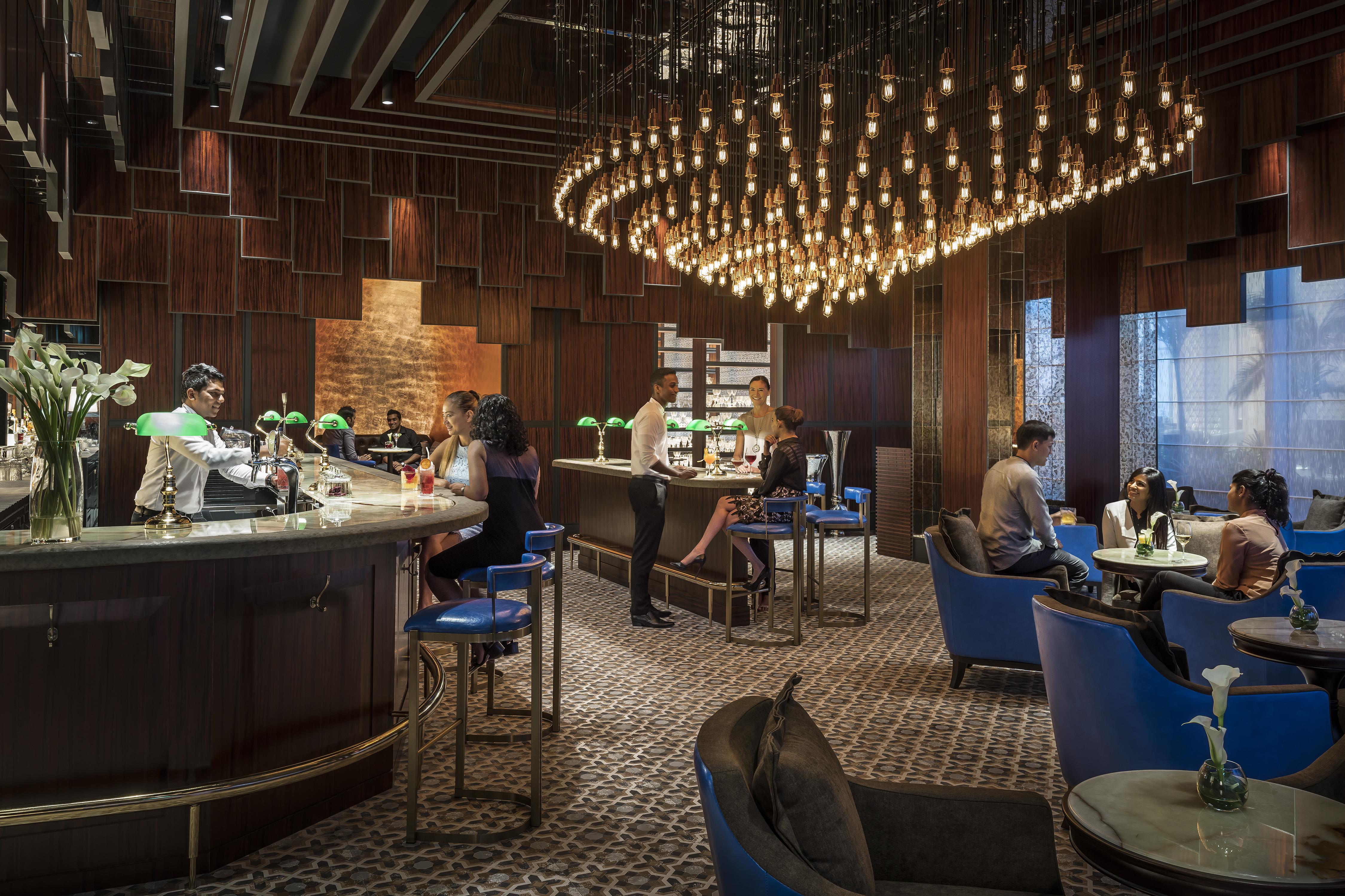 Shangri-La Коломбо Экстерьер фото The interior of the bar