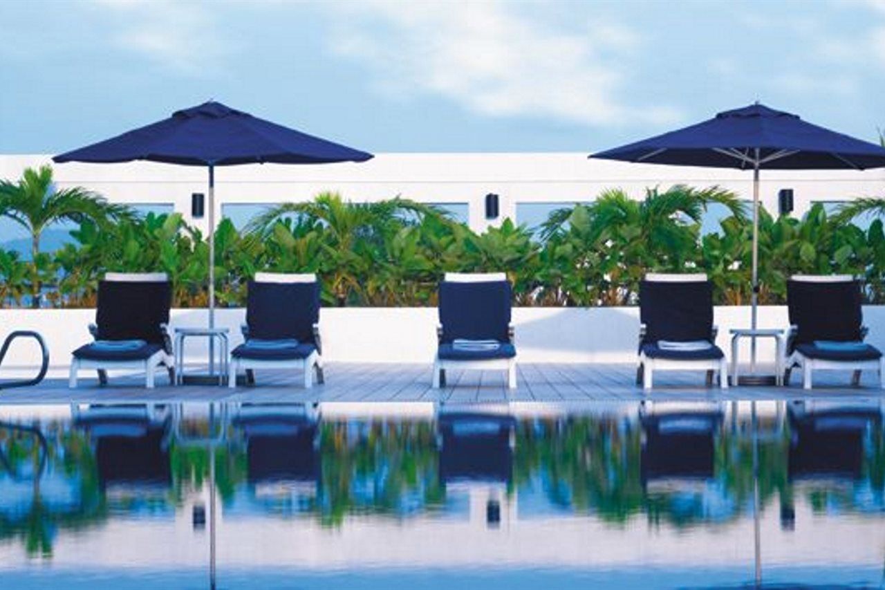 Shangri-La Коломбо Экстерьер фото The pool at the hotel